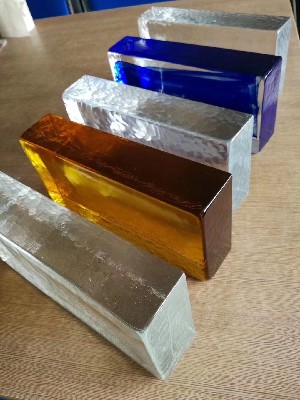 热熔玻璃砖价格_热熔玻璃砖透明和彩色_热熔玻璃砖定制生产